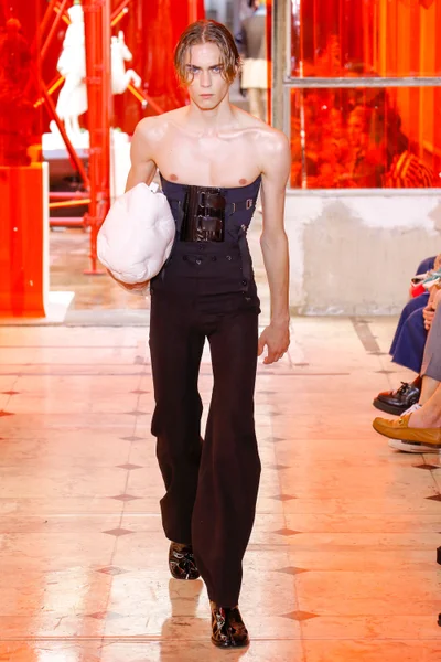 Look 11